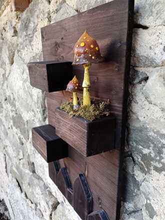 Žltohnedá polička