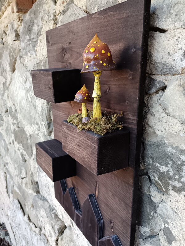 Žltohnedá polička